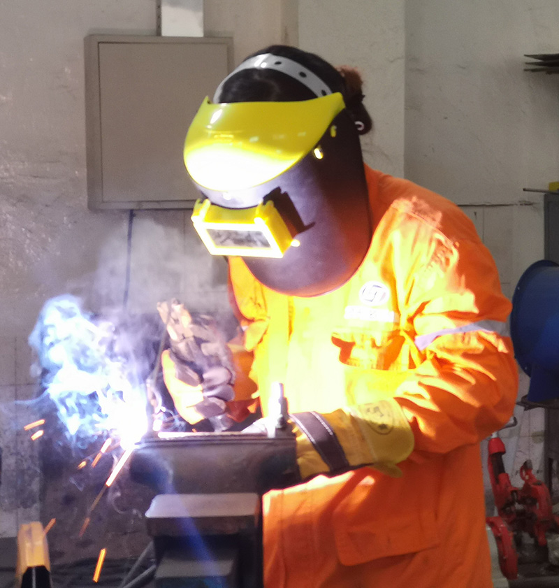 永不褪色的女勞?！浐胄窆倦妰x防腐工程處葉華蘭(圖1)