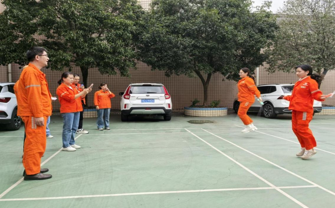 光芒四射，繩彩飛揚 ——弘旭公司工會開展秋季跳繩活動(圖1)