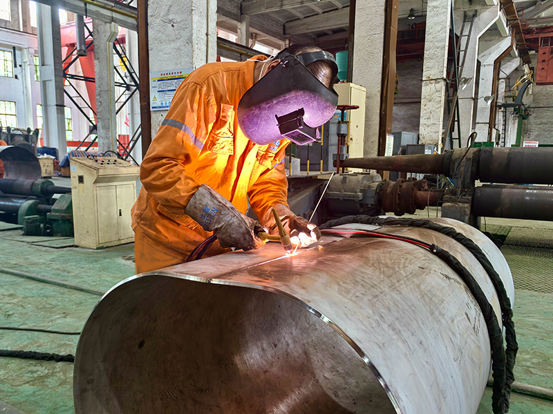 弘旭員工直面烈日考驗(yàn)，汗水鑄就質(zhì)量豐碑(圖2)