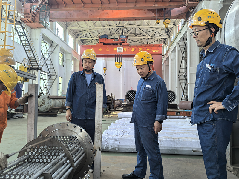 弘旭公司總經(jīng)理劉小東帶隊督導(dǎo)設(shè)備制造安全生產(chǎn)專項檢查(圖1)