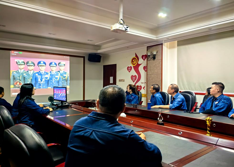  弘旭公司組織觀看九三閱兵式，激發(fā)愛國熱情(圖3)