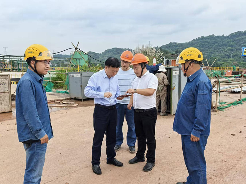 傅利才、郭春建到化工園區(qū)項(xiàng)目現(xiàn)場(chǎng)開展節(jié)前安全檢查(圖4)