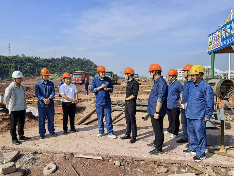 傅利才、郭春建到化工園區(qū)項(xiàng)目現(xiàn)場(chǎng)開展節(jié)前安全檢查(圖3)