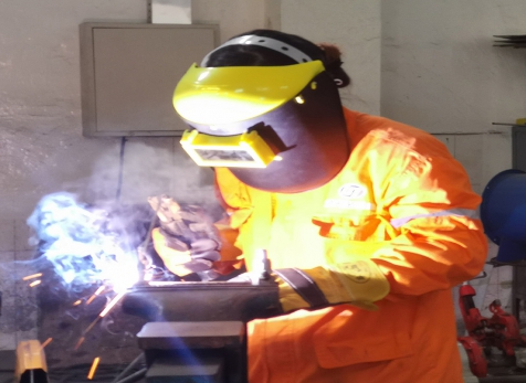 永不褪色的女勞?！浐胄窆倦妰x防腐工程處葉華蘭