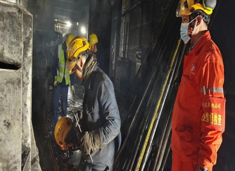 堅(jiān)守崗位過(guò)清明 奮斗實(shí)干敬英烈